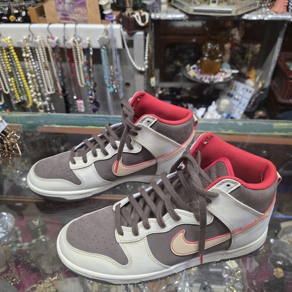 NIKE DUNK RETRO MEN'S SNEAKERS - Brown, Red, and White - Picture 3 of 7